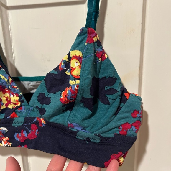 Anthropologie v neck bralette. Size medium - Picture 2 of 5